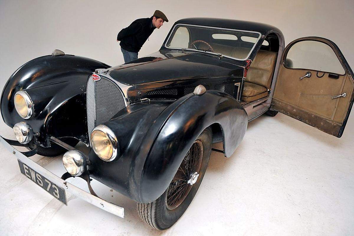 Aber wie geht es bei Bugatti weiter? Die Marke hatte ihre Glanzzeit vor dem Zweiten Weltkrieg gefeiert. VW-Patriarch Ferdinand Piëch übernahm 1998 die Namensrechte plus Immobilien am historischen Unternehmenssitz im Elsass. Er gedachte die Marke "an jener Stelle wiederbeleben, wo sie zur Hochblüte in den Zwanziger- und Dreißigerjahren gestanden hat, also an der automobilen Weltspitze.“