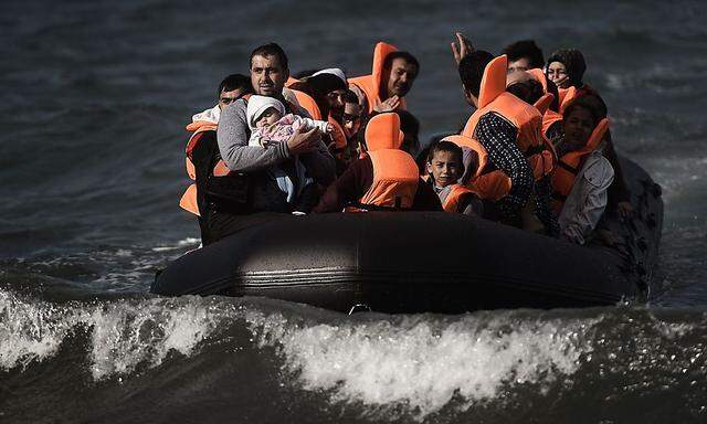 Diese Menschen überlebten die Überfahrt von der Türkei nach Lesbos. Tausende hatten weniger Glück.