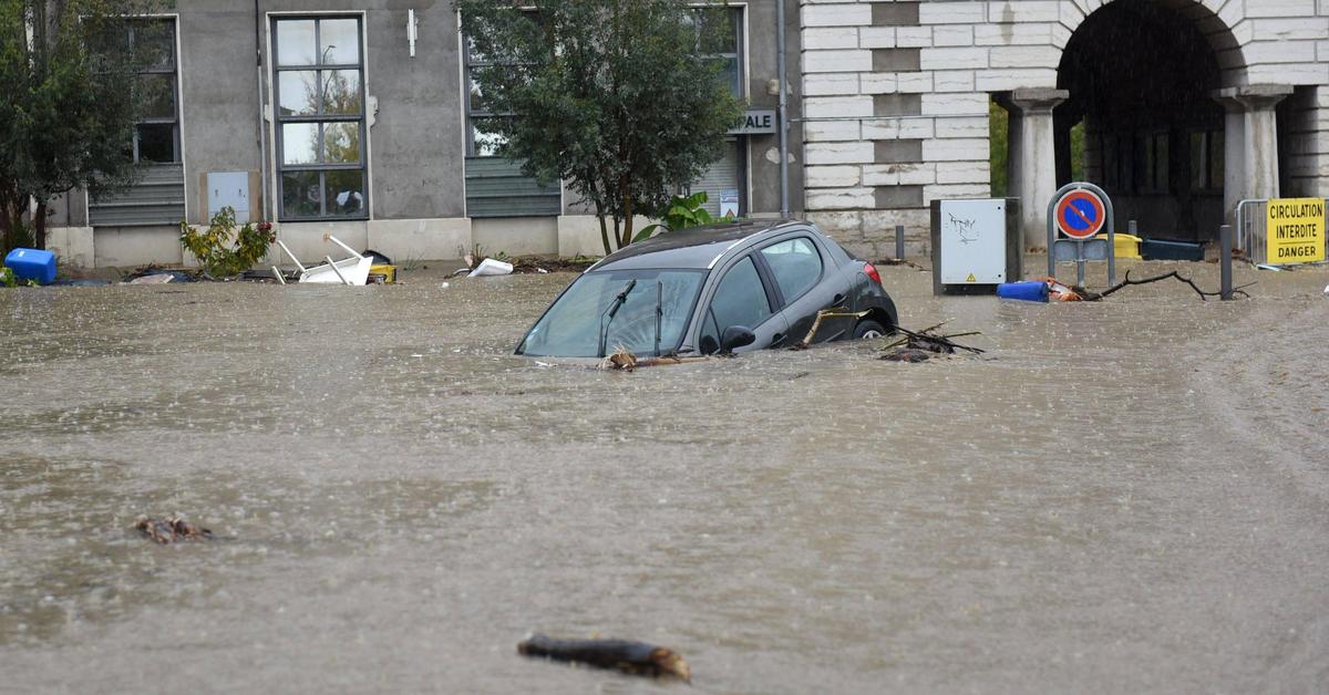 Warnstufe-Rot-Unwetter-mit-starken-berschwemmungen-in-Teilen-Frankreichs