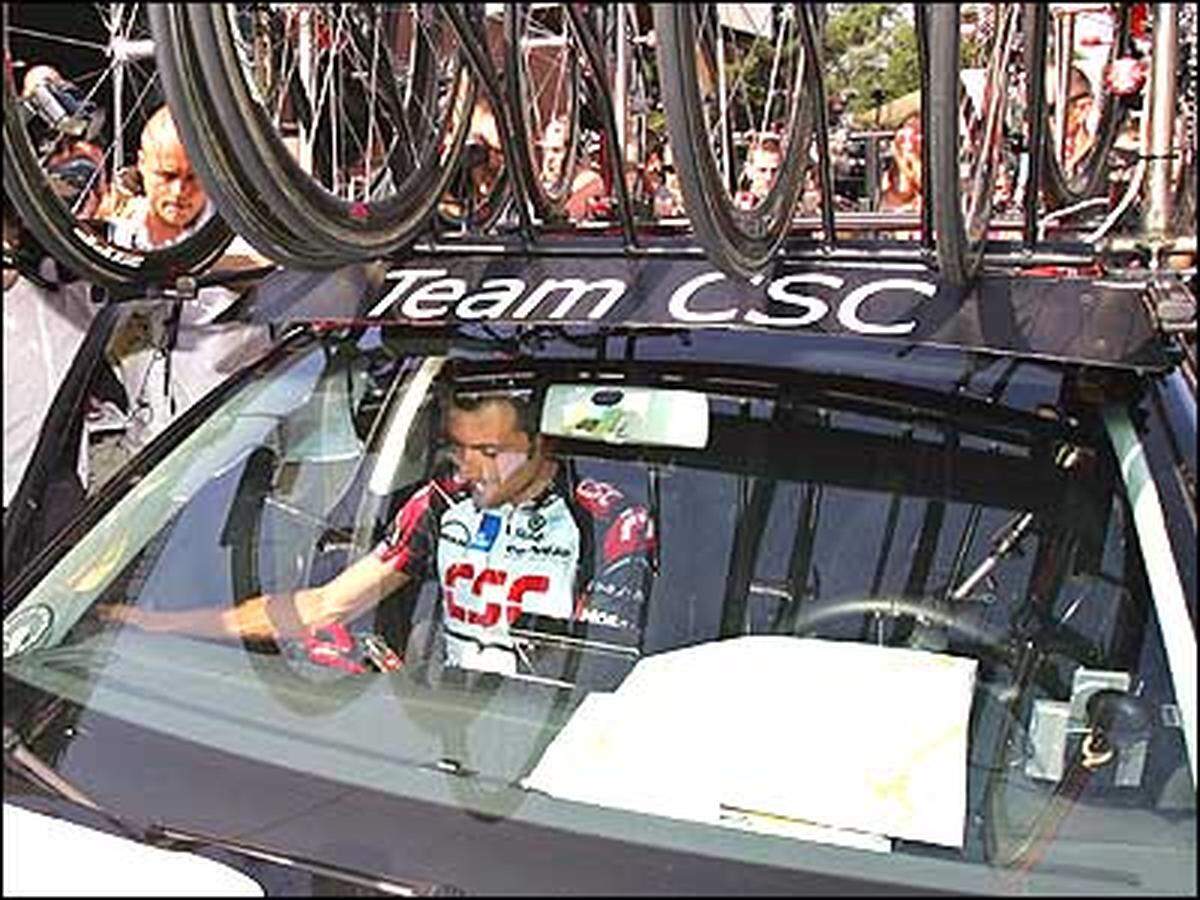Die Radprofis Jan Ullrich und Ivan Basso (Bild), beide Top-Favoriten, werden von der Frankreich-Rundfahrt ausgeschlossen, weil sie in den Doping-Skandal um den spanischen Mediziner Eufemiano Fuentes verwickelt sein sollen.