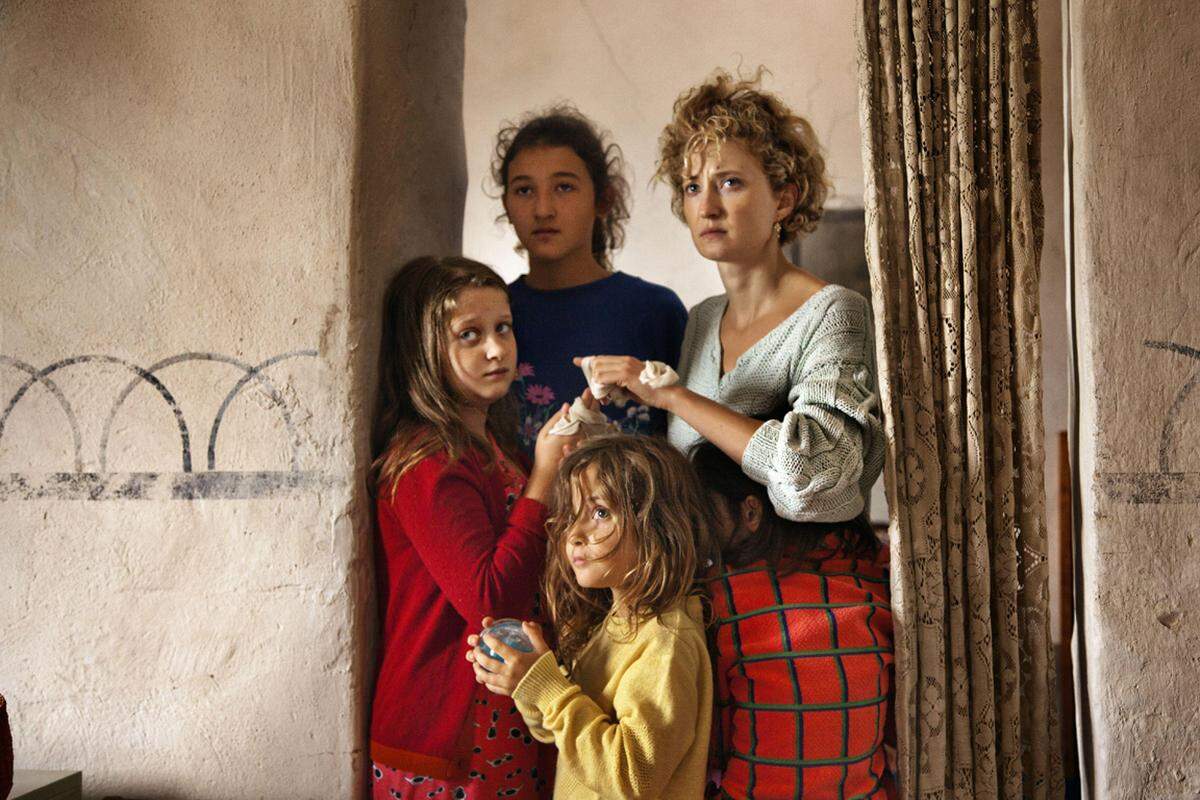 von Alice Rohrwacher (Italien)Regisseurin Alice Rohrwacher ist Cannes-Debütantin. In ihrem Film verändert ein Sommer das Leben von Gelsomina und ihren drei Schwestern. Auch Monica Bellucci spielt mit