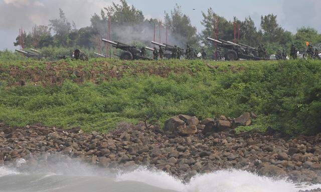 Artillerieschießen an der Südküste Taiwans.