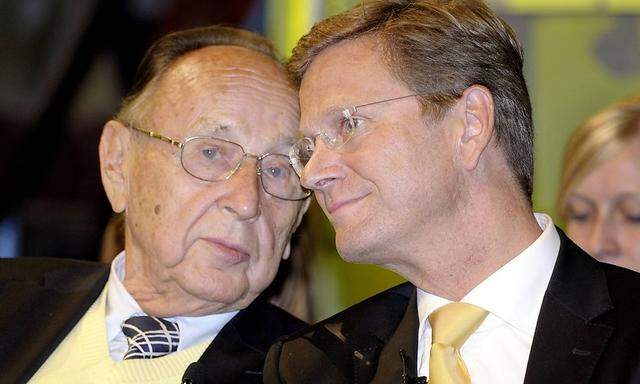 Die beiden ehemaligen FDP-Chefs Genscher und Westerwelle im Jahr 2009.