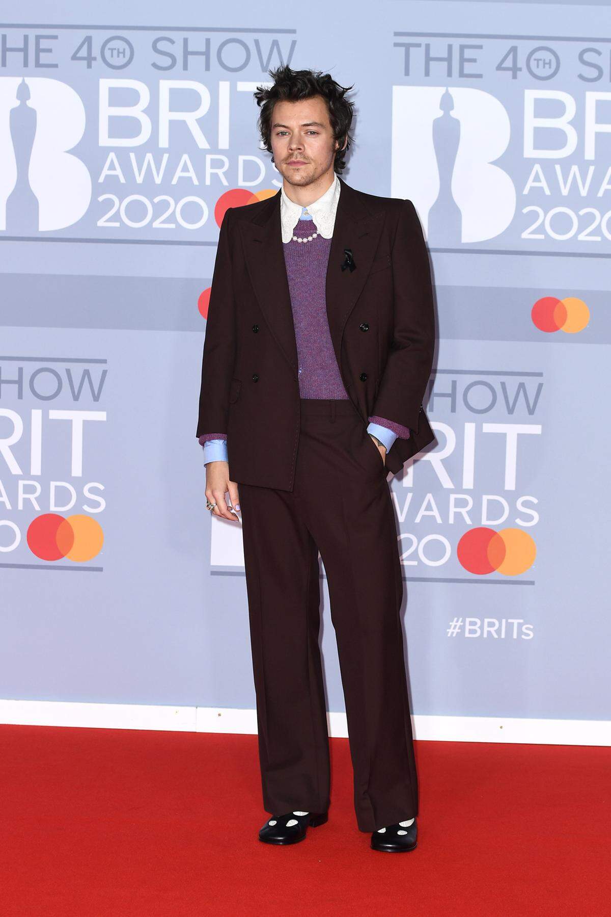 Platz 9 geht an Harry Styles, der mit seinen Looks immer wieder die Gender-Normen sprengt und etwa in einem Kleid auf dem Cover der "Vogue" zu sehen war.