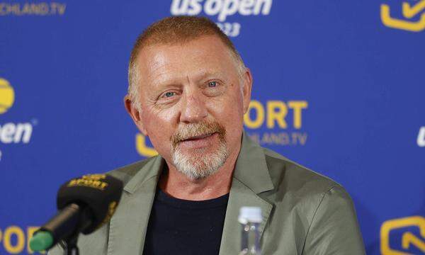 Boris Becker moderiert von zuhause.