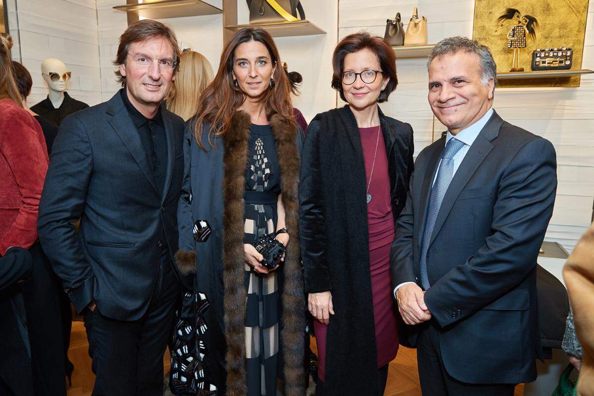 Fendi CEO Pietro Beccari und Ehefrau Elisabetta Beccari sowie der italienische Botschafter Giorgio Marrapodi und seine Ehefrau waren anwesend. Man sprach selbstverständlich Italienisch, obwohl Pietro Beccari auch des Deutschen mächtig ist.