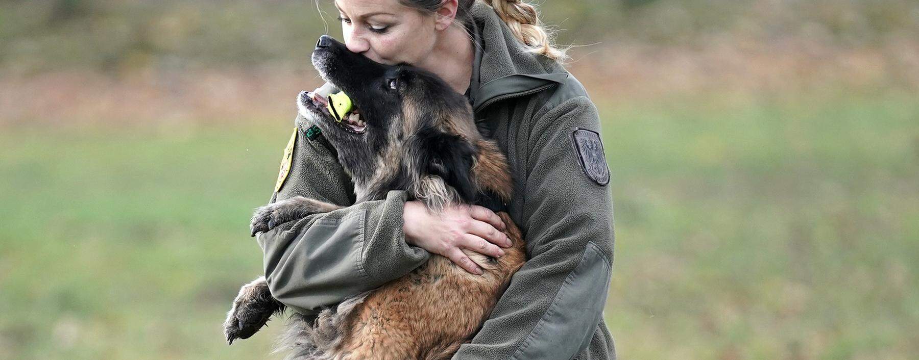 Die Hunde des Heeres leben ähnlich wie Familienhunde bei ihren zugeteilten Soldaten zu Hause. 