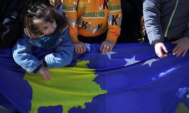 Feiern im Kosovo zur Erklärung der Unabhängigkeit vor 15 Jahren.