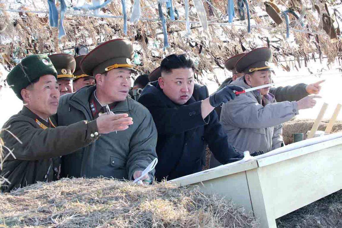 Im Dezember 2012 startet Nordkorea zum zweiten Mal in diesem Jahr eine mehrstufige Unha-3-Rakete - nach eigenen Angaben diesmal erfolgreich. Während das Regime erneut von einem Satellitenstart spricht, sehen die USA, Südkorea, Japan und andere Staaten darin den verschleierten Test einer Interkontinentalrakete. Die EU erwägt neue Sanktionen.