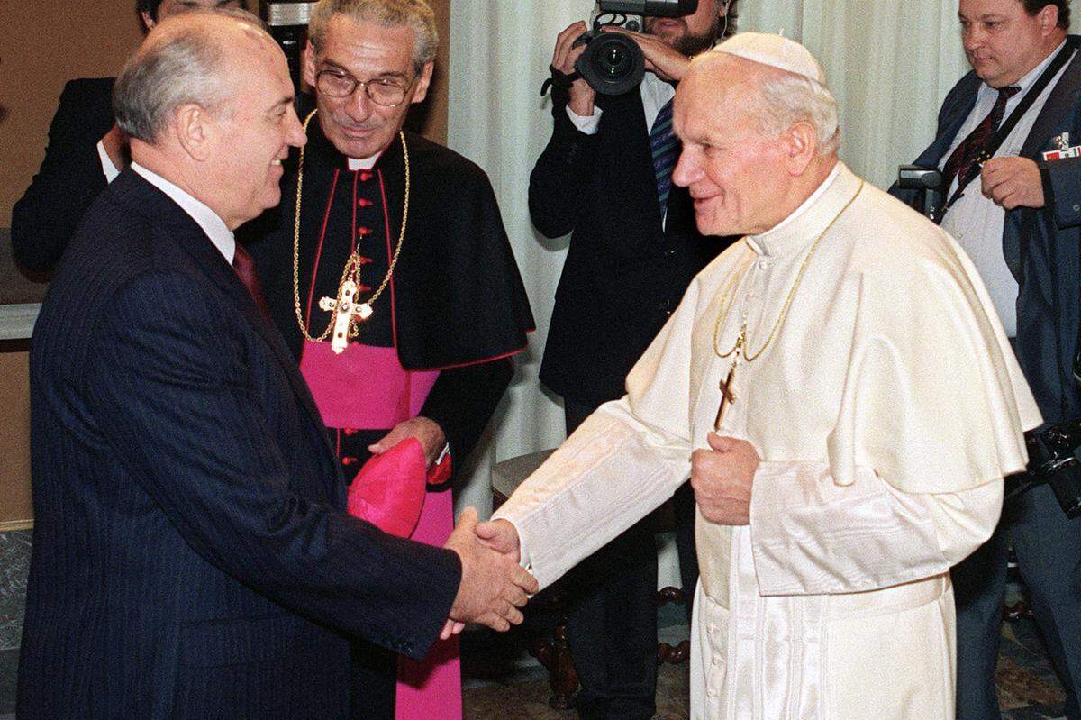 Dezember 1989, Gorbatschow und Papst Johannes Paul II. während eines historischen Treffens im Vatikan.
