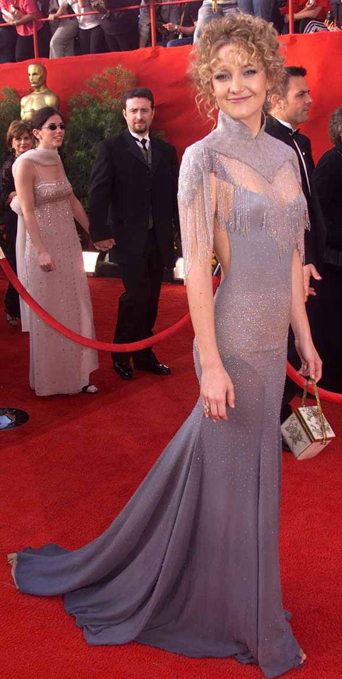 In einem Kleid von Stella McCartney konnte Kate Hudson, die für ihre Rolle in "Almoust Famous" als beste Nebendarstellerin nominiert wurde, 2001 nicht überzeugen.