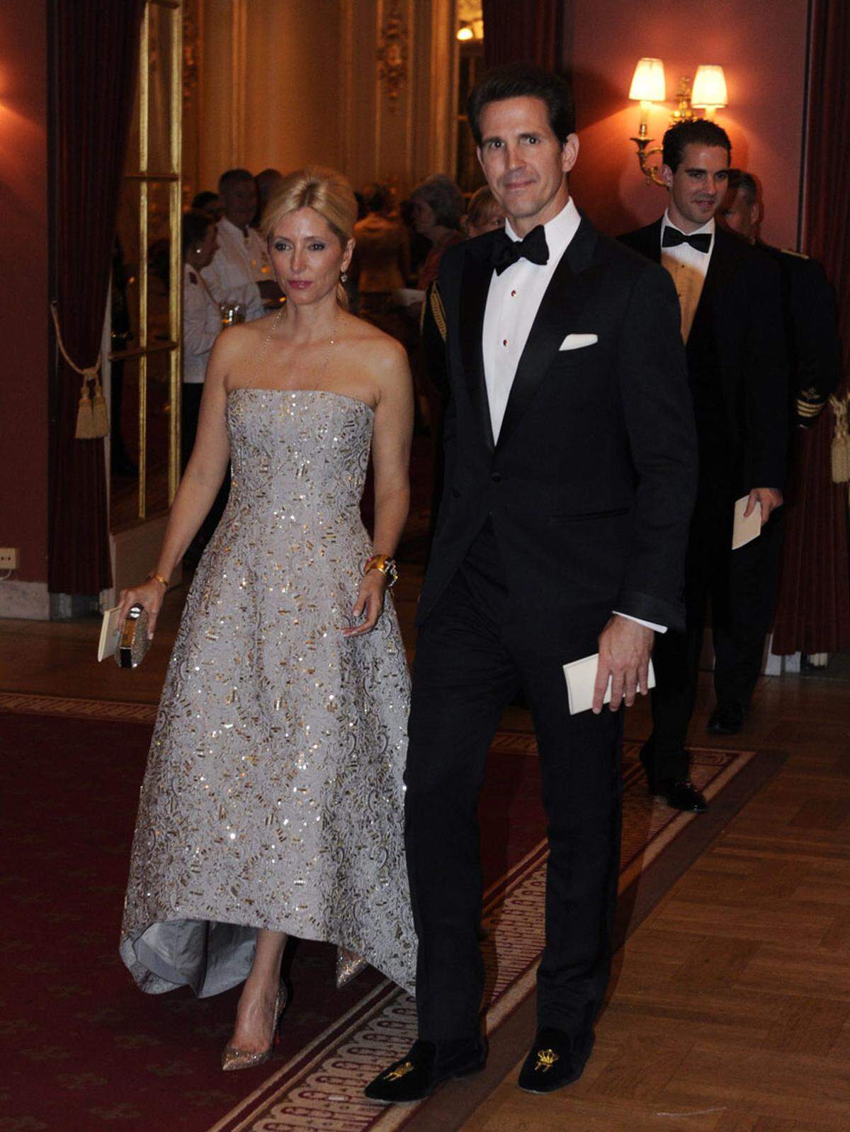 Die 45-jährige Prinzessin war schon vor ihrer Heirat mit Kronprinz Pavlos von Griechenland, Prinz von Dänemark im Modebusiness tätig. Die Milliardärstochter arbeitet nach ihrem Kunstgeschichtestudium bei Diane von Fürstenberg in New York.