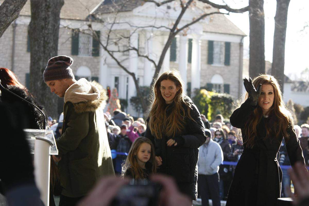 Lisa Marie Presley - Figure 1