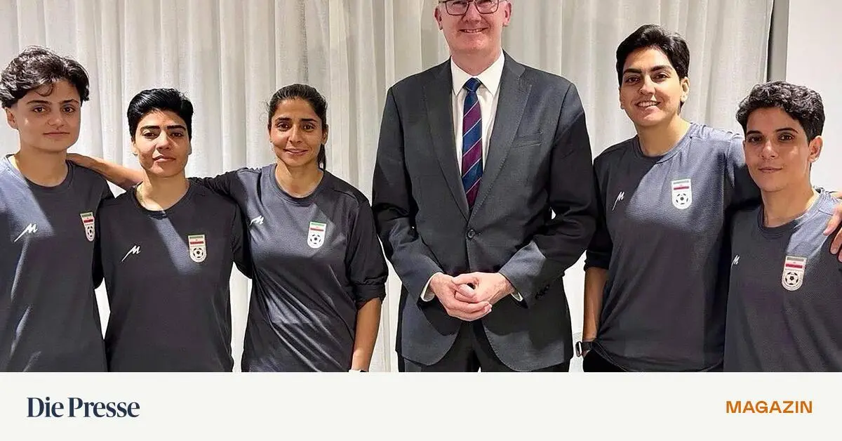 asyl-in-australien-wie-f-nf-iranische-fu-ballerinnen-ihr-leben-neu-begannen-premium