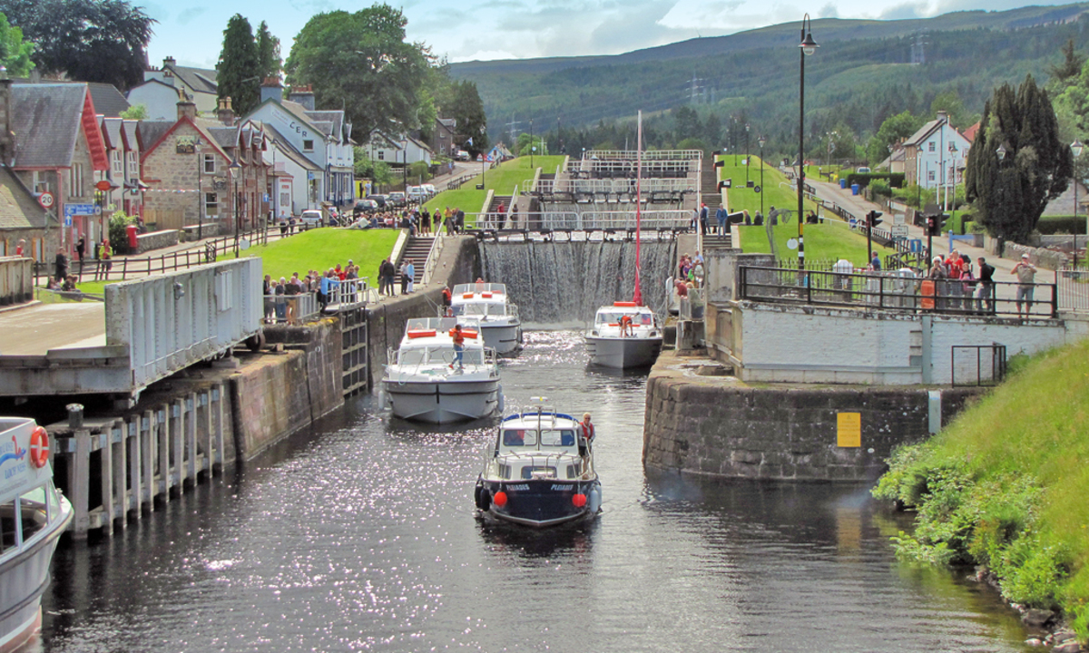 Faszinierend. Fünfer-Schleusentreppe in Fort Augustus. Der Kaledonische Kanal überwindet mit 29 Schleusen 70 Höhenmeter.