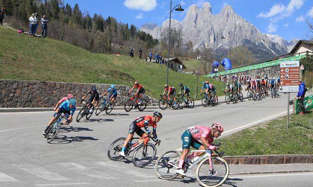 18th April 2022, Primiero, Italy; 2022 UCI Tour of the Alps, Cles to San Martino di Castrozza; The peloton takes a shar