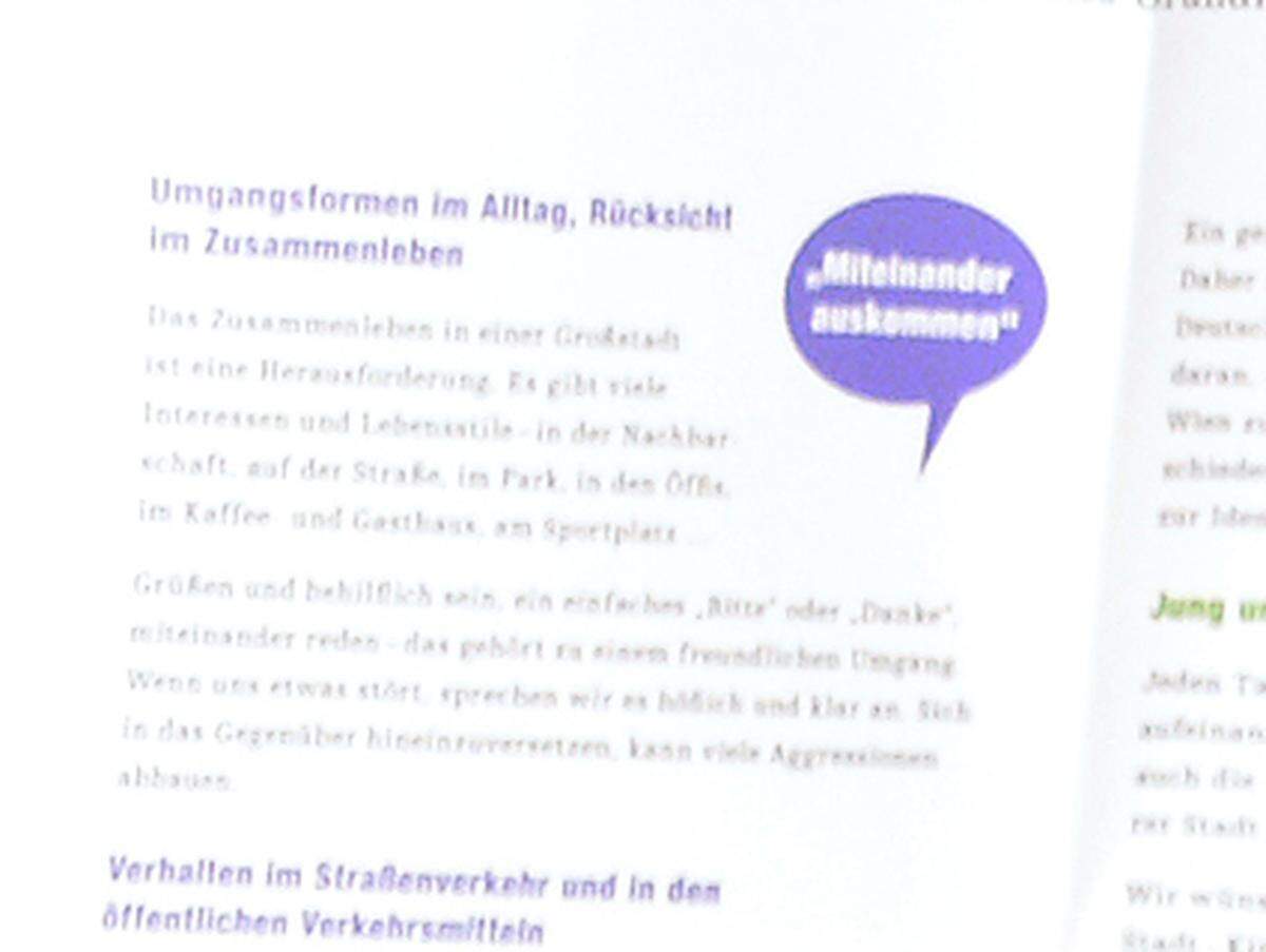 "Umgangsformen im Alltag, Rücksicht im Zusammenleben"  Das Zusammenleben in einer Großstadt ist eine Herausforderung. Es gibt viele Interessen und Lebensstile – in der Nachbarschaft, auf der Straße, im Park, in den Öffis, im Kaffee- und Gasthaus, am Sportplatz… Grüßen und behilflich sein, ein einfaches ''Bitte'' oder ''Danke'', miteinander reden – das gehört zu einem freundlichen Umgang. Wenn uns etwas stört, sprechen wir es höflich und klar an. Sich in das Gegenüber hineinzuversetzen, kann viele Aggressionen abbauen. 