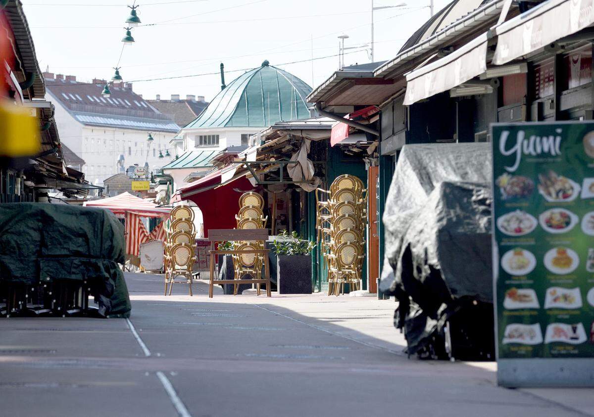 Auch der Naschmarkt, auf dem man sonst reges Treiben, laute Händler und viele Besucher vorfindet, ist verwaist.
