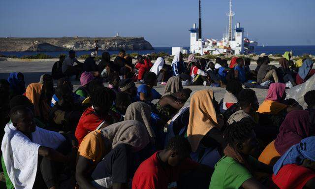 Flucht über das Mittelmeer: Migranten nach ihrer Ankunft auf der italienischen Insel Lampedusa.