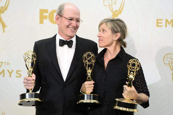 Ein wahrer Preisregen ging über "Olive Kitteridge" nieder. Die HBO-Produktion gewann acht Preise, darunter jenen für die "beste Miniserie". Frances McDormand wurde als beste Hauptdarstellerin, Richard Jenkins als bester Hauptdarsteller und Bill Murray als bester Nebendarsteller in einer Miniserie gewürdigt.