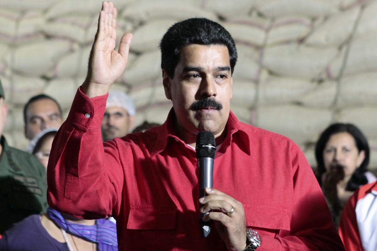 Nach dem Tod von Chavez führt nun nun Vizepräsident Nicolás Maduro interimistisch die Amtsgeschäfte - bis zu den Neuwahlen, die innerhalb von 30 Tagen stattfinden müssen. Der frühere Busfahrer und Gewerkschafter Maduro könnte dauerhaft die Führung der "chavistischen Bewegung" übernehmen.