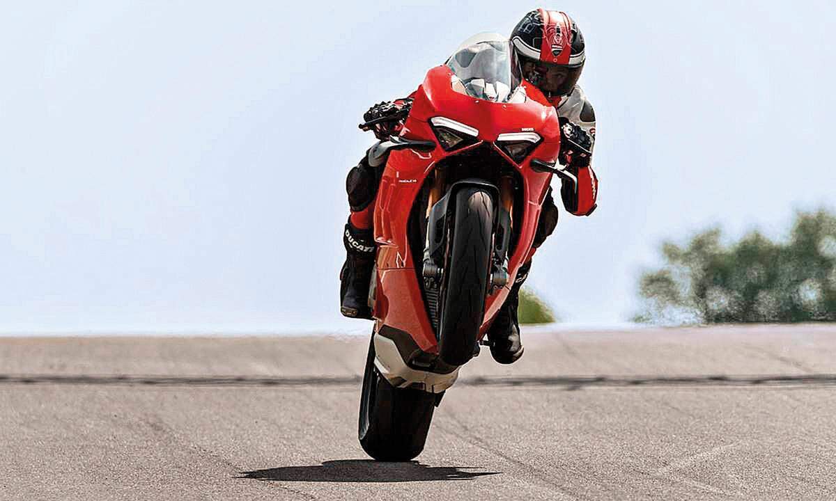 Der Panigale V4 – 214 PS stark – hat Ducati ein aerodynamisches Update verpasst.