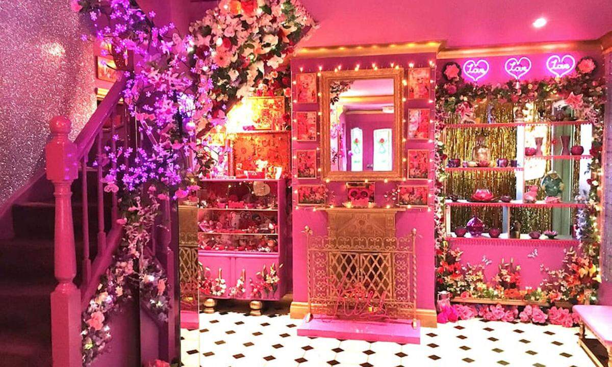 In diesem Airbnb würde sich Barbie pudelwohl fühlen – so viel Pink und Kitsch gibt es wahrscheinlich sonst nirgends. Außer in der Spielwarenabteilung. 