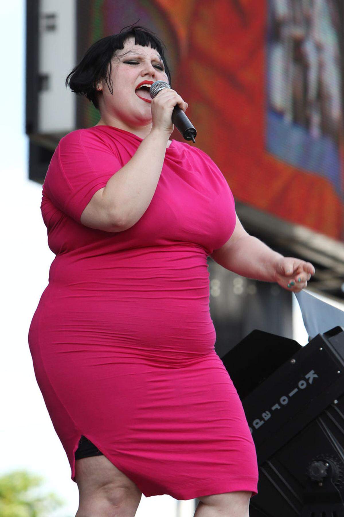 Sängerin Beth Ditto steht zu ihren Kurven, aber 18 Prozent finden zu enge Kleidung unvorteilhaft.