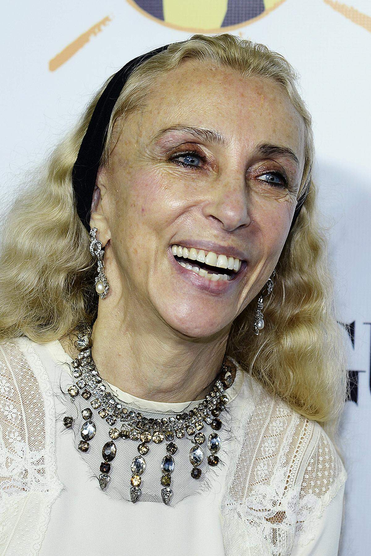 Die Modeschau wird erneut von Franca Sozzani, seit 1988 Chefredakteurin der italienischen Vogue, gestaltet.