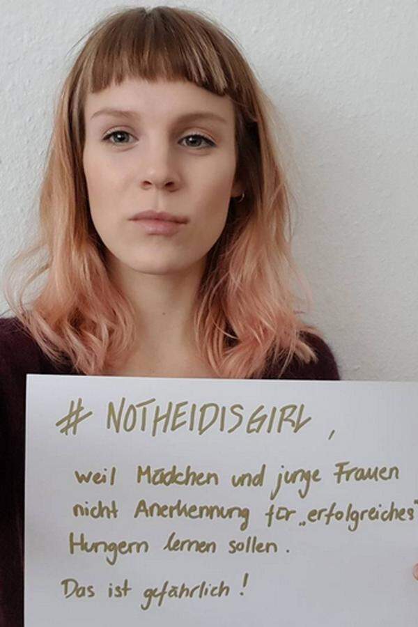 "#NotHeidisGirl, weil Mädchen und junge Frauen nicht Anerkennung für 'erfolgreiches' Hungern lernen sollen. Das ist gefährlich!", befindet diese Instagram-Nutzerin, die sich am "Germany's Next Topmodel"-Protest beteiligte.