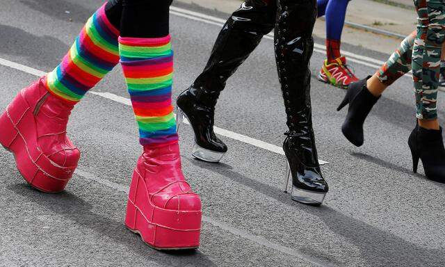 Bei der Regenbogenparade werden auch mehrere Politiker dabei sein.