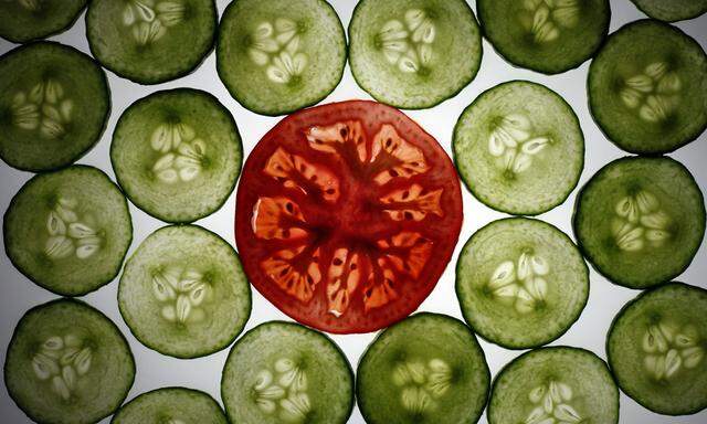 Illustration photo of slices of cucumber and a tomato slice
