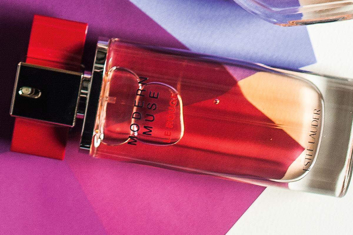 Estée Lauder. „Modern Muse – Le Rouge“, 50  ml Eau de Parfum um 78 Euro.