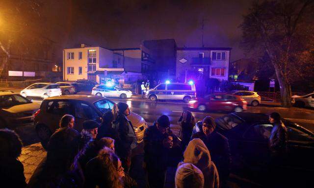 Polizeieinsatz nach Brand bei Escape-Room-Spiel in Polen. 