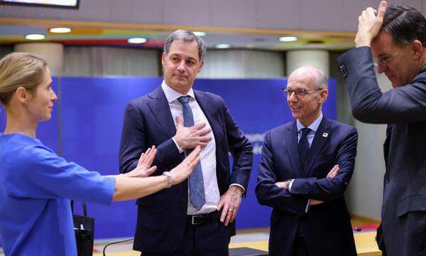 Die Dame links im Bild wird nicht Nato-Chef, der Herr am rechten Rand hingegen ziemlich sicher schon.