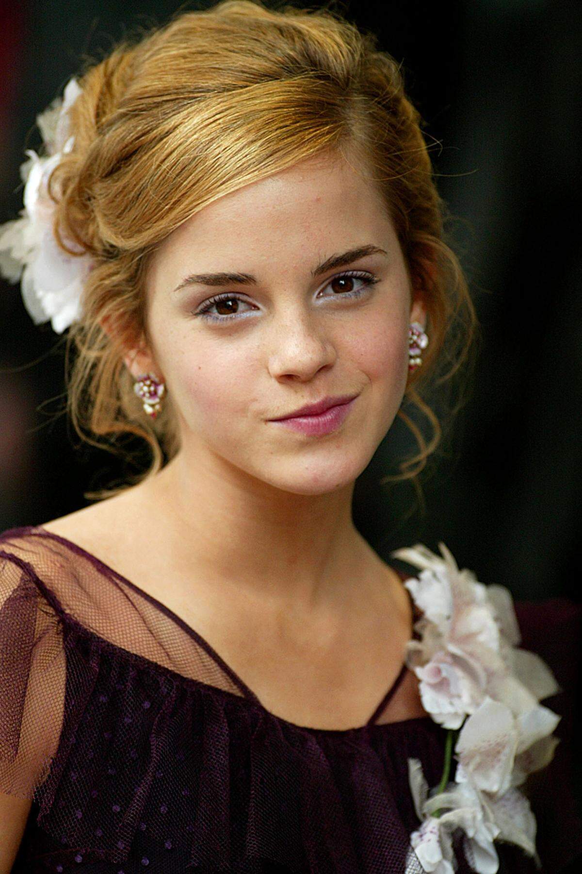 Zurück zu Emma Watson: Begonnen hat alles im Jahr 1999: Die damals neunjährige Emma hatte sich im Casting für den ersten Harry-Potter-Film ("Der Stein der Weisen") durchgesetzt.