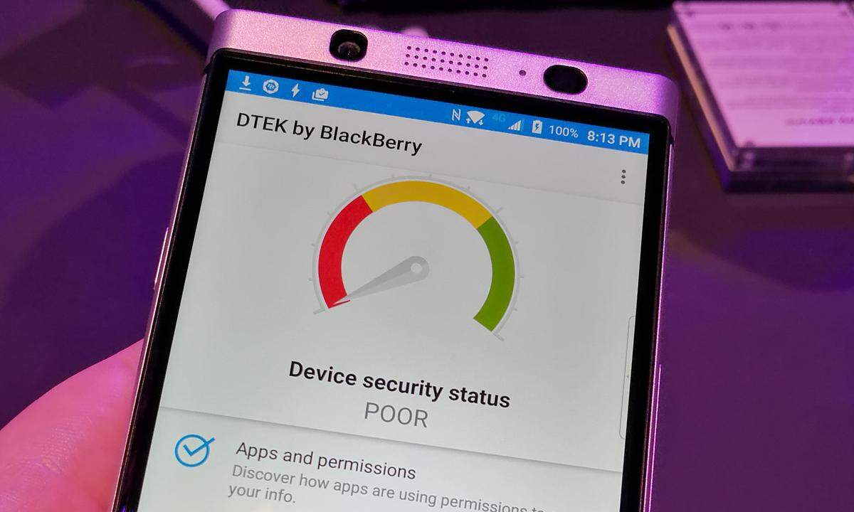 Das hängt aber auch viel vom Nutzer ab. Die App DTEK ist nicht nur ein Dashboard, sondern erlaubt dem Nutzer selbst einzustellen, wie sicher ihr Gerät sein soll. Die App analysiert die installierten Anwendungen und auf welche Informationen zugegriffen wird.