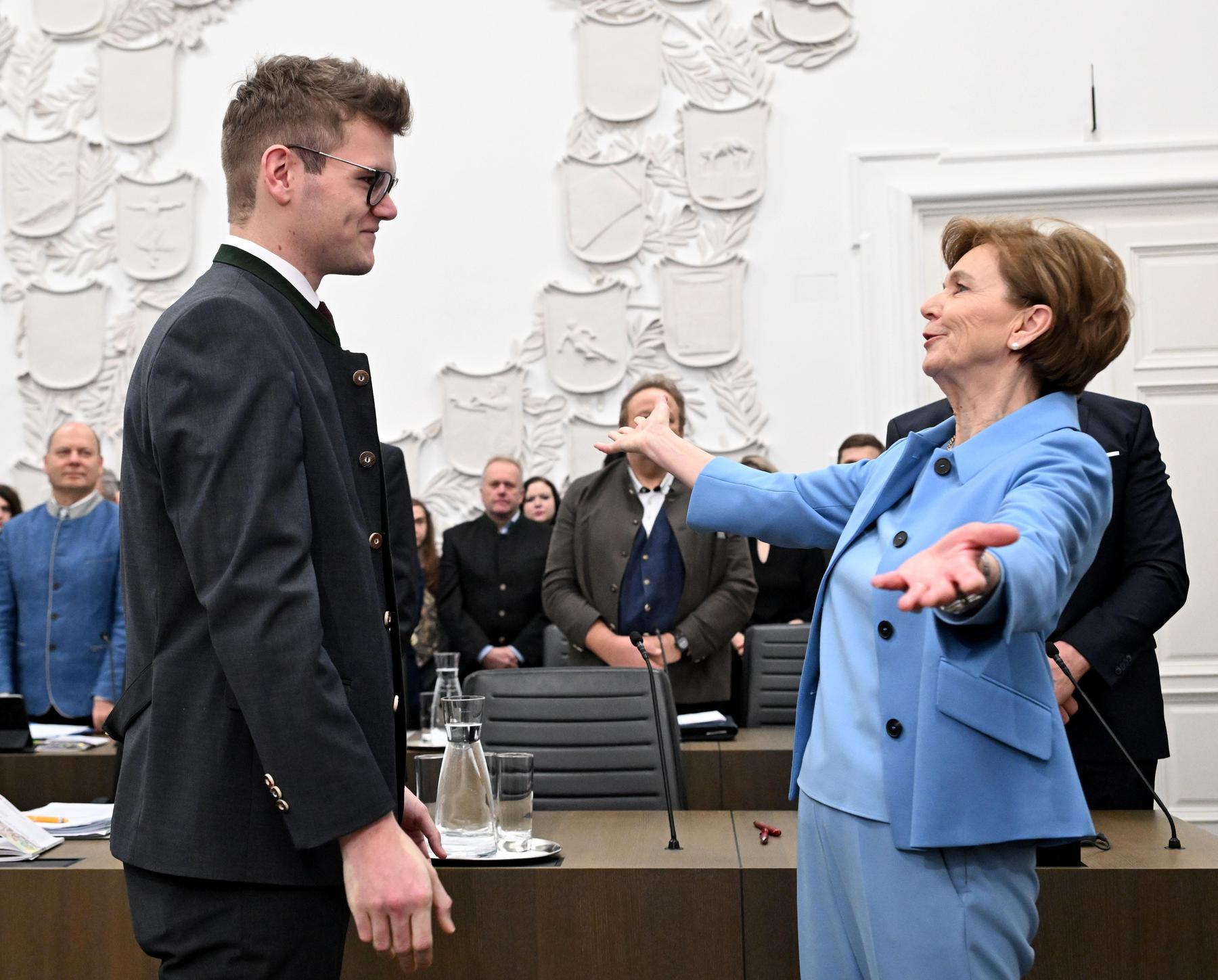 Salzburgs jüngster Landesrat Maximilian Aigner im Landtag angelobt
