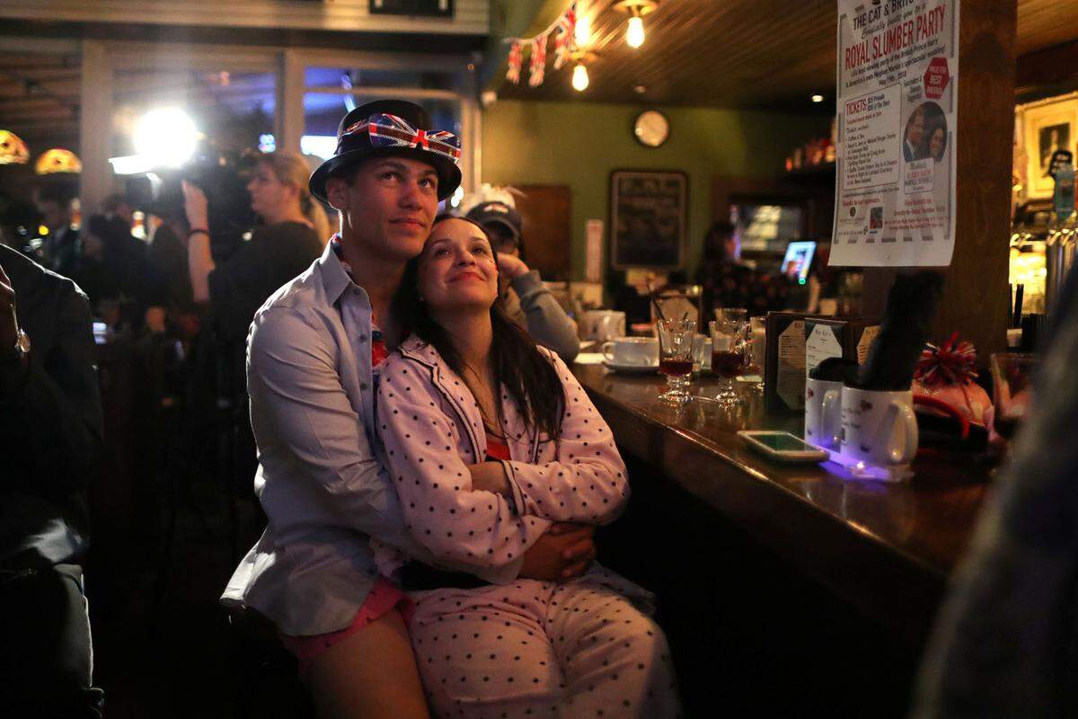 In Los Angeles verfolgten viele die Hochzeit im Pyjama.