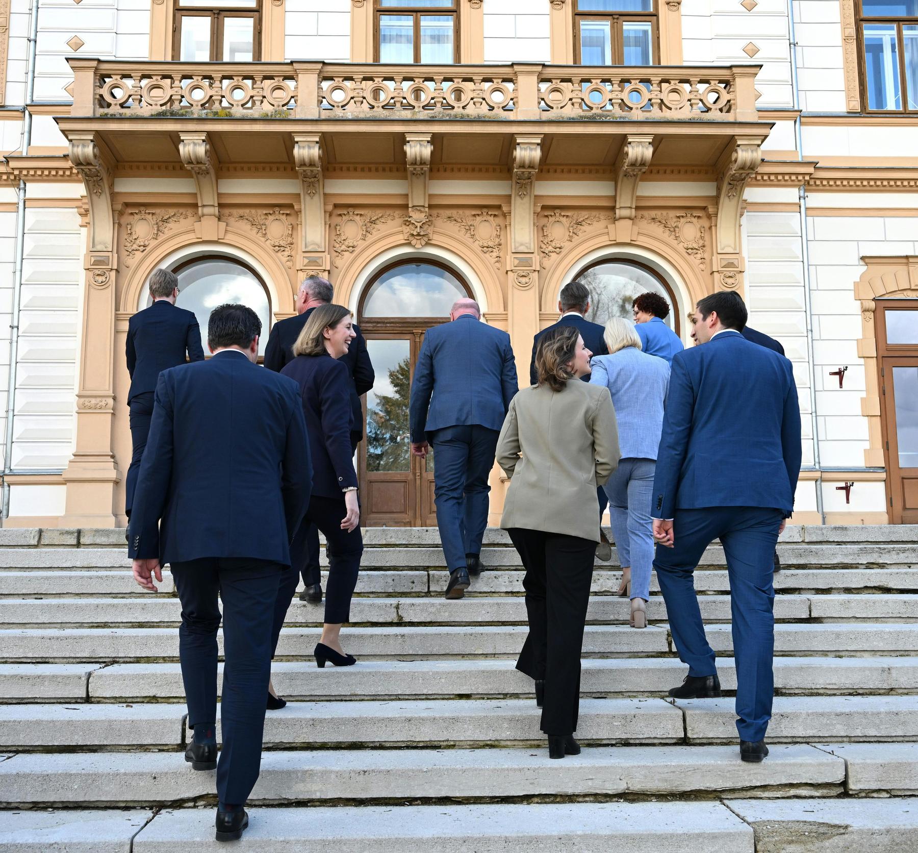 364 Cabinet members in departments – Diepresse.com