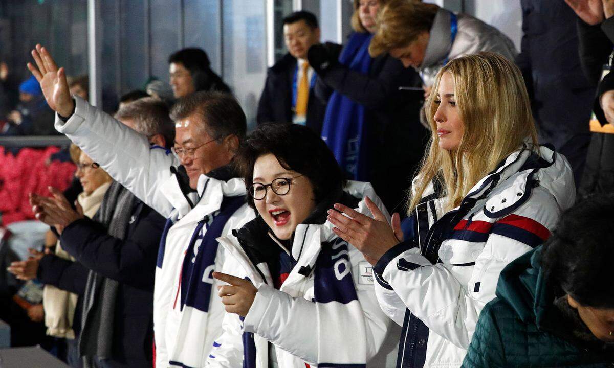 Auf der Tribüne nahm stattdessen Trumps Tochter Ivanka für die US-Delegation Platz.