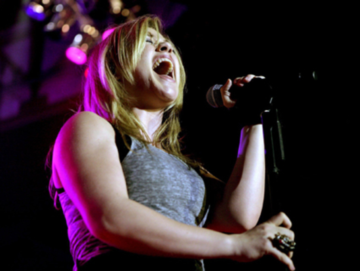 "Some people wait a lifetime for a moment like this, some people search forever for that one special kiss, oh, I can't believe it's happening to me"Hörprobe