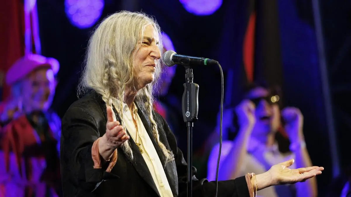 Patti-Smith-viele-G-tter-und-ein-ger-tetes-Auge-Festwochen-Er-ffnung-auf-dem-Heldenplatz-premium-