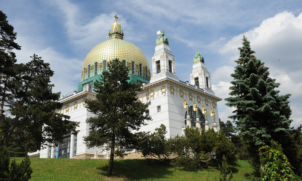 Weithin sichtbar: Die Kirche am Steinhof in Penzin.