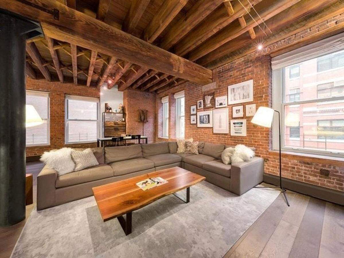 Auch in Manhattan hat die Musikerin einige Immobilien. In Tribeca kaufte sie 2014 zwei Penthäuser für 20 Millionen Dollar. 2015 kam zu den zehn Schlafzimmern und Bädern noch eine weitere Anschaffung. Ein Townhouse für 18 Millionen Dollar im Jahr 2015 und 2018 noch ein Apartment im selben Haus für 9,75 Millionen Dollar.    