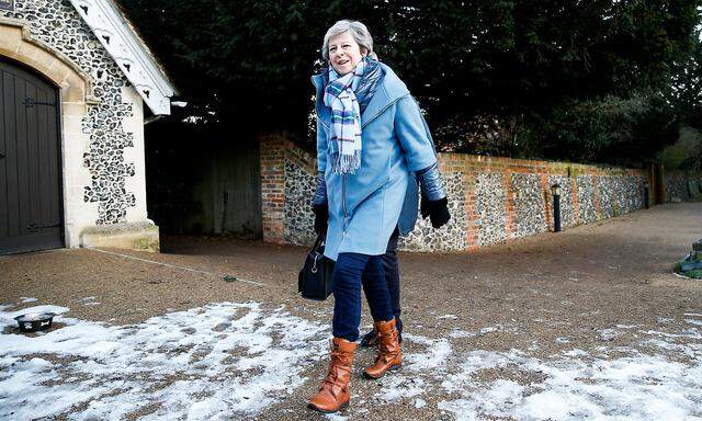 Theresa May beim sonntäglichen Kirchbesuch im englischen Maidenhead.