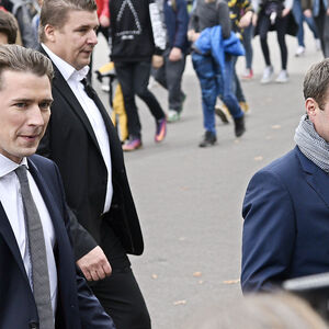 Kurz (links) und Strolz (ganz rechts) vor ihrem Gespräch am Freitag