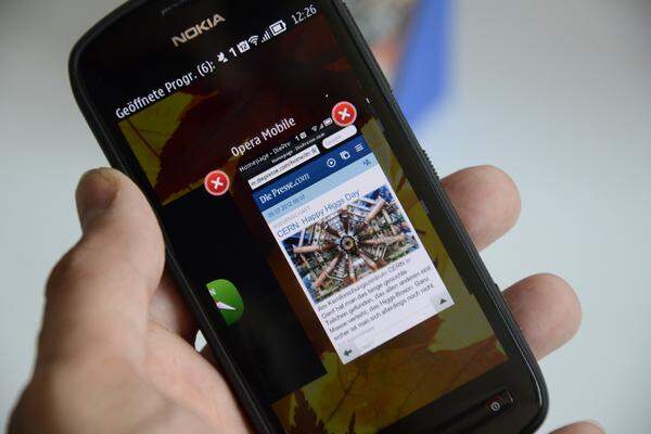 Multitasking hat Symbian schon immer beherrscht. Geöffnete Apps werden als keine Vorschaubilder angezeigt.