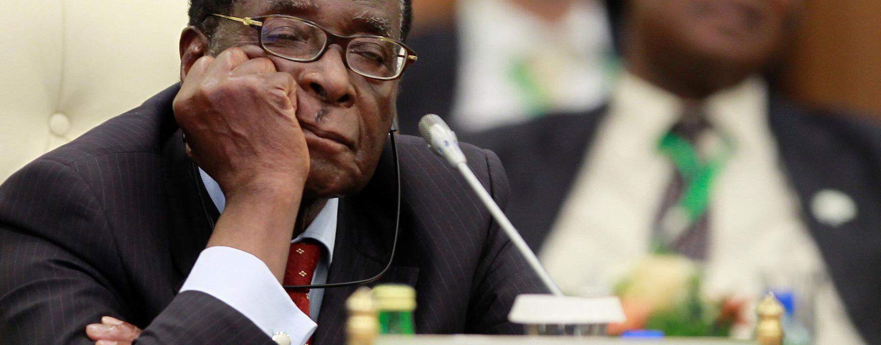 FILE PHOTO - File photo of Zimbabwe's President Mugabe sleeping during the speech of Libya's then-leader Gaddafi at the start of the third EU-Africa summit in Tripoli