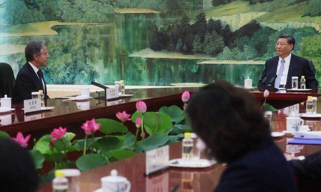 US-Außenminister Anthony Blinken im Gespräch mit Chinas Staats- und Parteichef Xi Jinping. Zuvor hatte sich Blinken mit Außenminister Qin Gang und Top-Diplomat Wang Yi getroffen.